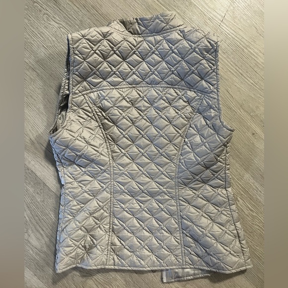 Vest - Picture 2 of 4